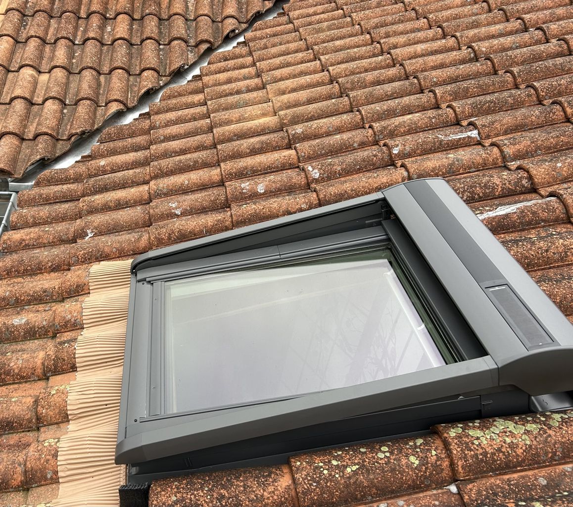 Changement Velux 78x98 avec volet roulant solaire Changement-Velux-78x98-avec-volet-roulant-solaire