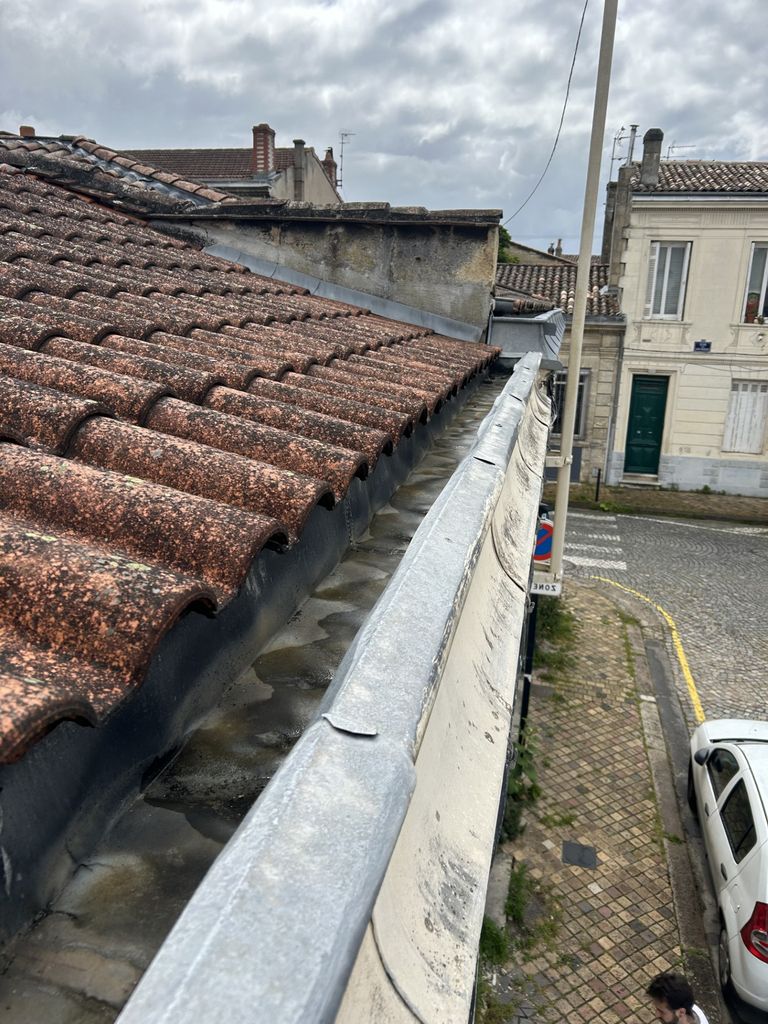 Chéneau et entablement AVANT Chéneau et entablement AVANT
