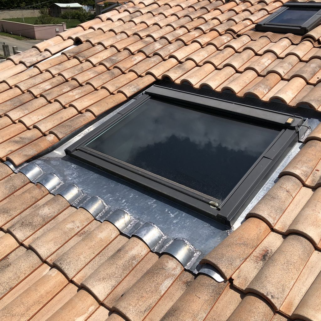 Entourage de velux en zinc naturel Entourage de velux en zinc naturel