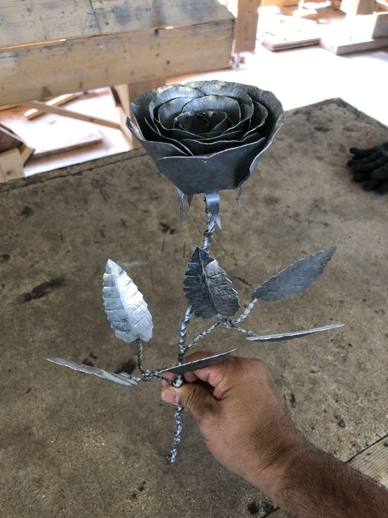 Une rose éternelle en zinc Une rose éternelle en zinc